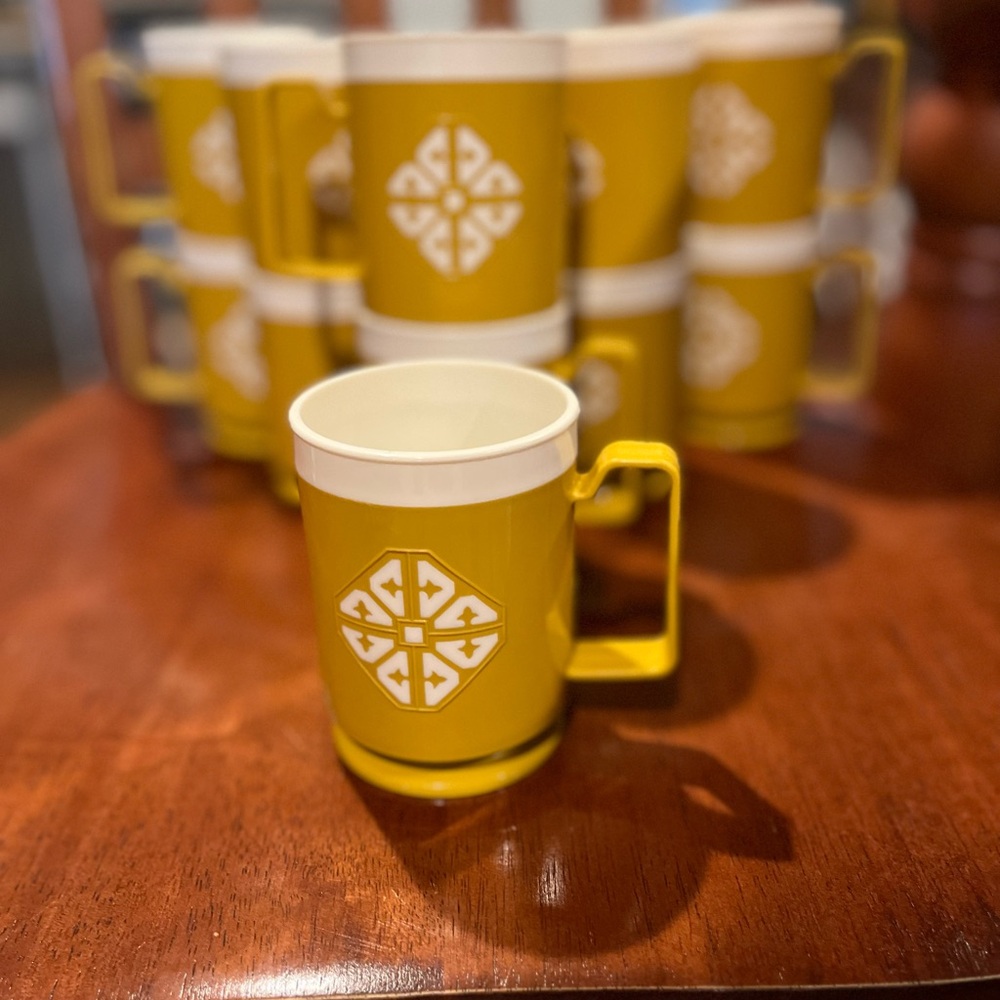11 Vintage CHALET Mugs Stackable Plastic Cups  Golden Yellow 8 oz